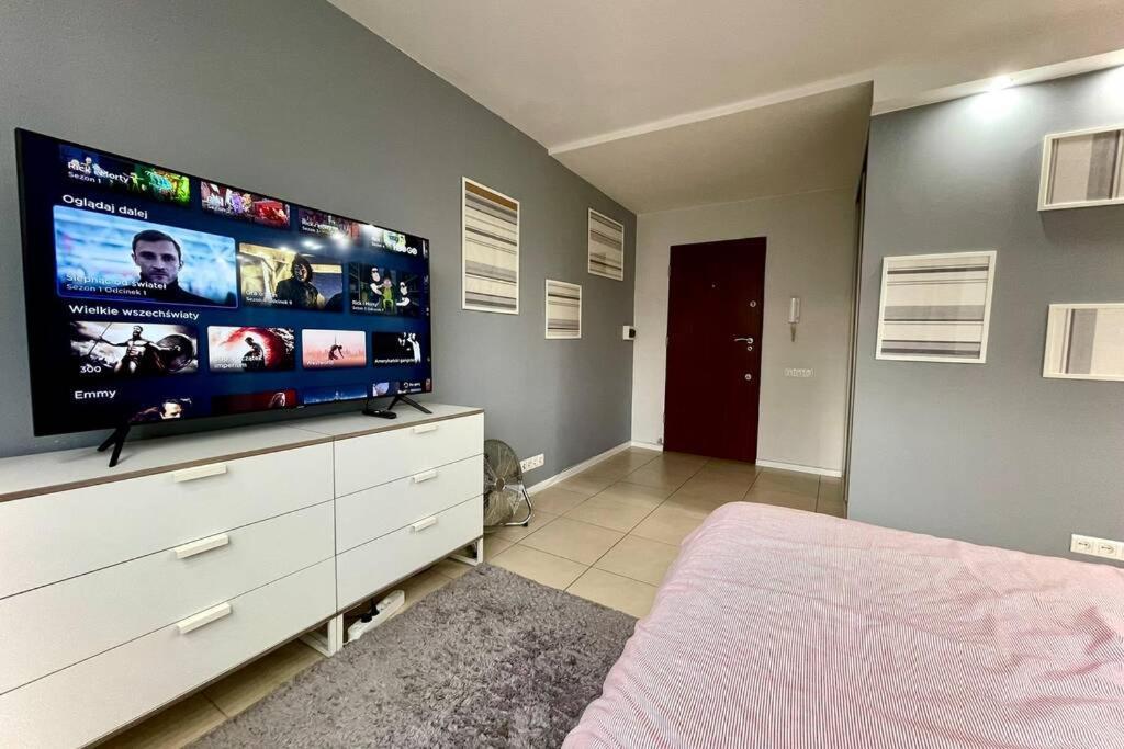 ワルシャワGold 3 Metro X2 Wifi 300 Mbs 60'Tv Netflix Hbo Appletv+アパートメント エクステリア 写真